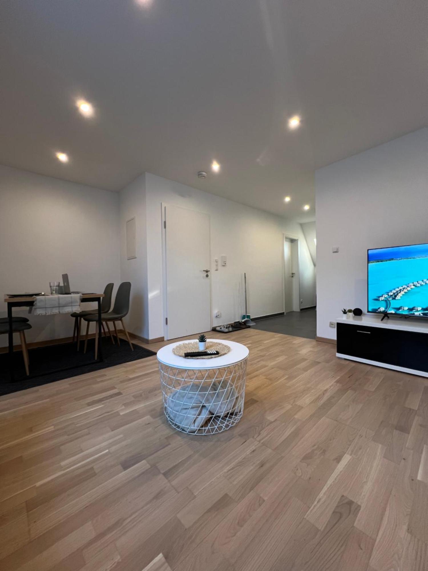 Moderne Wohnung Karlsruhe Neureut, Fussbodenheizung - Regendusche - Waschmaschine - Stellplatz エクステリア 写真